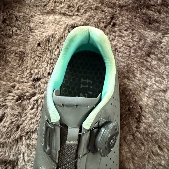 Fi'zi:k Women's Grey Green R5B Boa closure system Cycling Road Shoes 38 US 7.5 - Picture 4 of 7